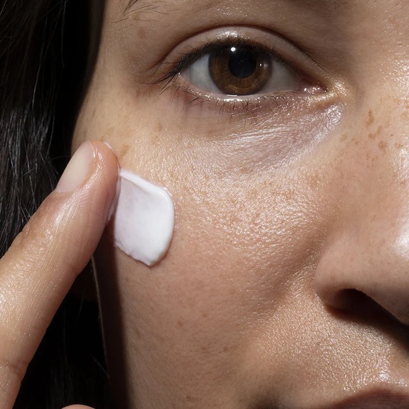 EVIO SKIN
Pore-fect Primer - Picture 3 of 7